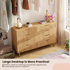 Commode, 8 tiroirs, 55 po de large, moderne en bois avec poignées en métal, naturelle
