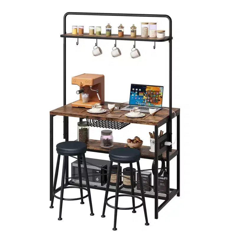 Îlot de cuisine avec prise de courant et 2 tabourets de bar, étagère de boulanger industrielle avec 3 niveaux et 5 crochets, meuble à micro-ondes pour bar à café pour salle à manger