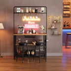 Îlot de cuisine avec prise de courant et 2 tabourets de bar, étagère de boulanger industrielle avec 3 niveaux et 5 crochets, meuble à micro-ondes pour bar à café pour salle à manger