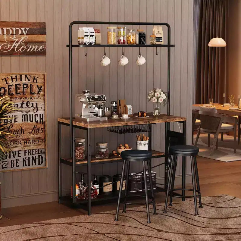 Îlot de cuisine avec prise de courant et 2 tabourets de bar, étagère de boulanger industrielle avec 3 niveaux et 5 crochets, meuble à micro-ondes pour bar à café pour salle à manger