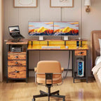 Bureau d'ordinateur de 60 pouces avec station de charge, bureau de jeu réversible, lumières LED, meuble de classement, support d'écran, bureau à domicile marron rustique, 4 tiroirs, étagère