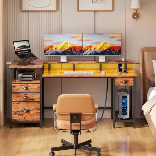 Bureau d'ordinateur de 60 pouces avec station de charge, bureau de jeu réversible, lumières LED, meuble de classement, support d'écran, bureau à domicile marron rustique, 4 tiroirs, étagère