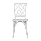 Chaises de salle à manger empilables de qualité commerciale en bois massif Brooklyn avec dossier orné - Lot de 2