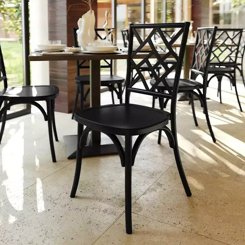 Chaises de salle à manger empilables de qualité commerciale en bois massif Brooklyn avec dossier orné - Lot de 2