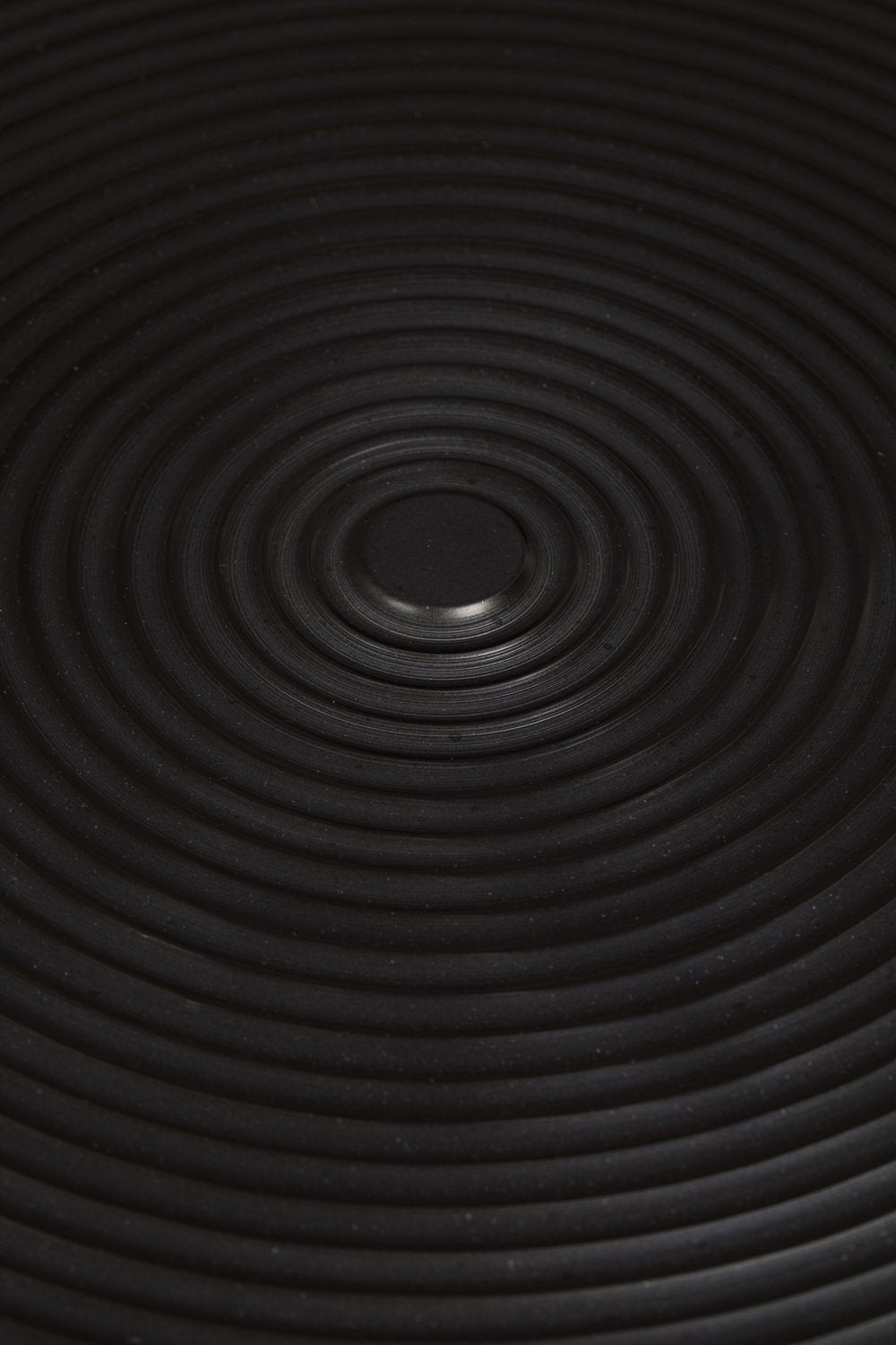 Table d'appoint ronde noire à piédestal
