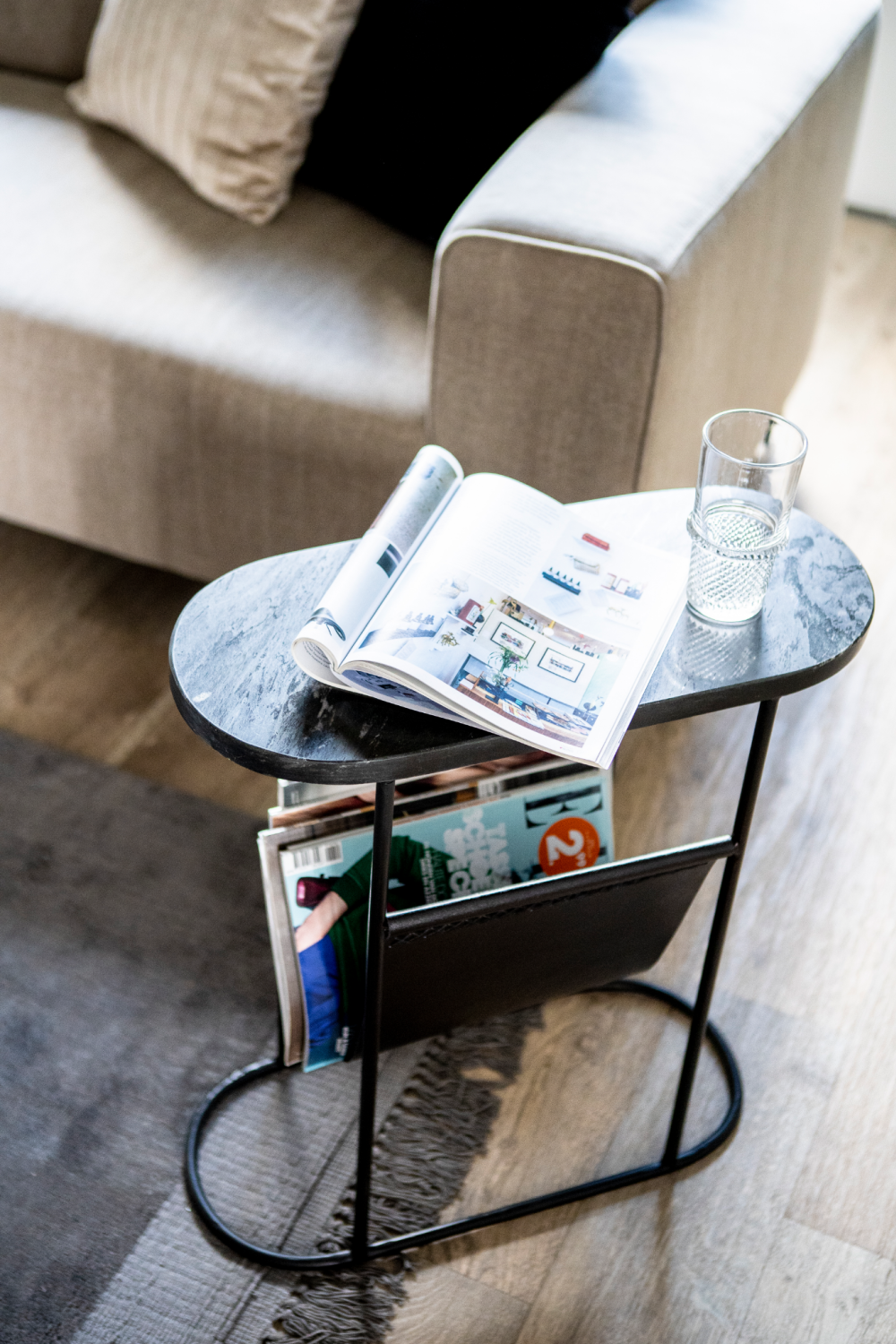 Table d'appoint porte-revues noire