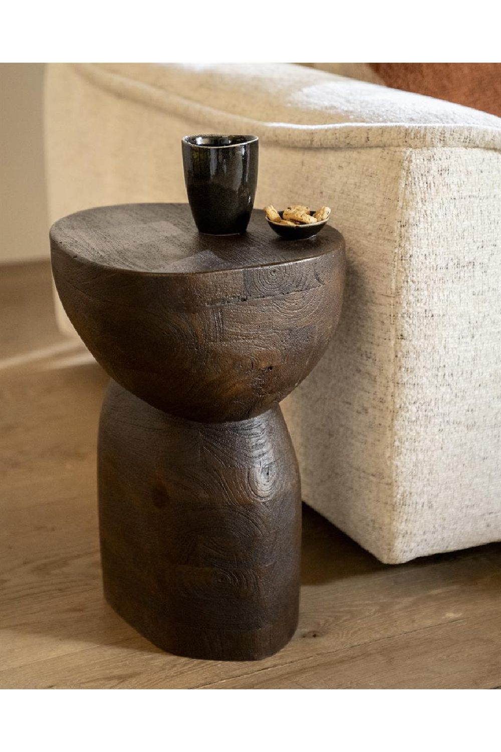 Table d'appoint en bois aux formes organiques
