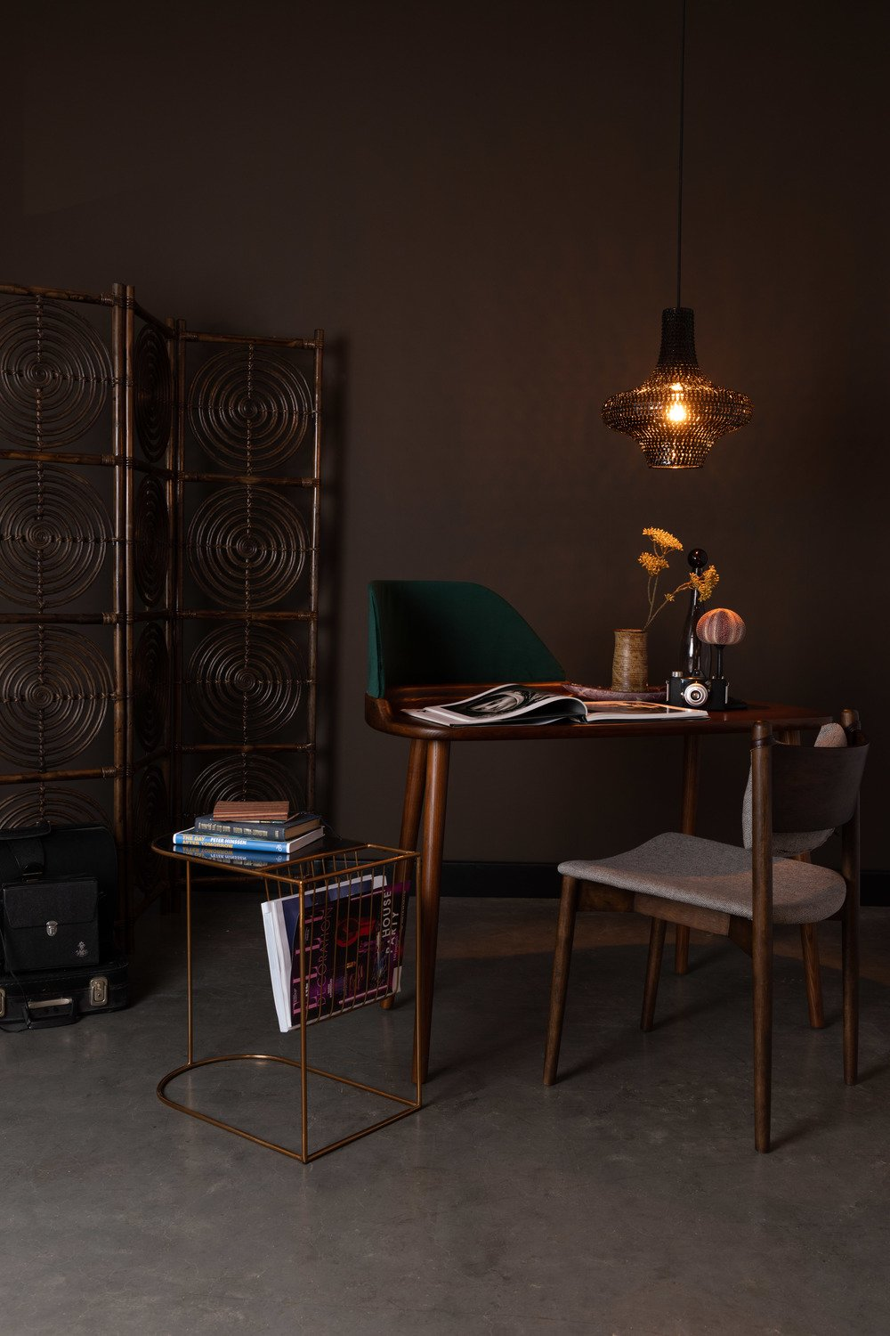 Table d'appoint porte-revues noire