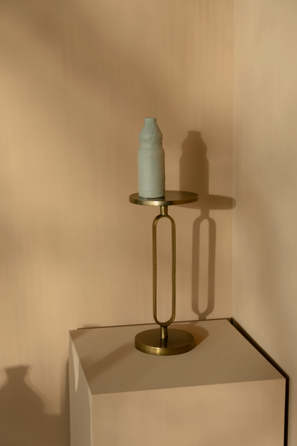 Table d'appoint rétro dorée