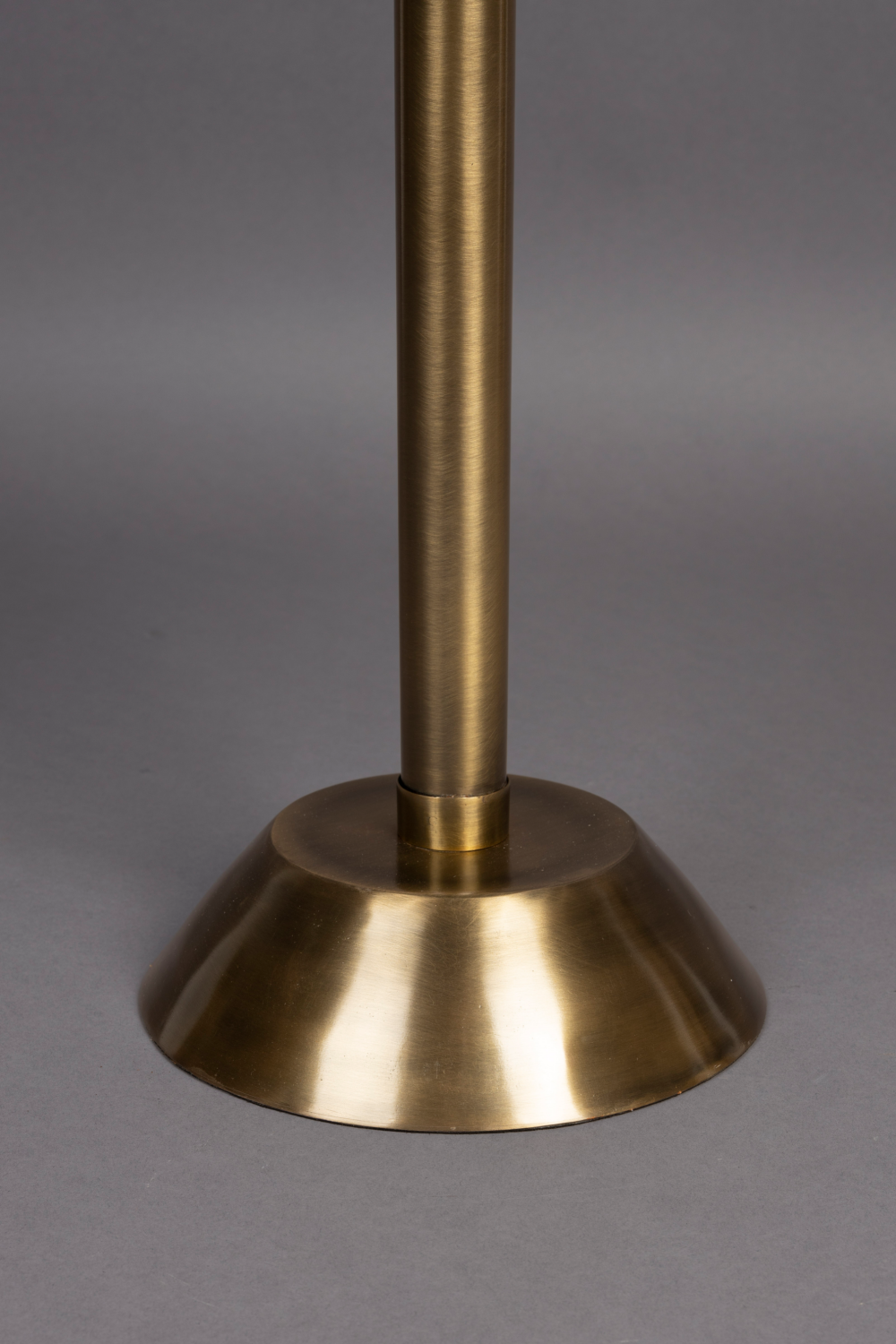 Table d'appoint piédestal doré