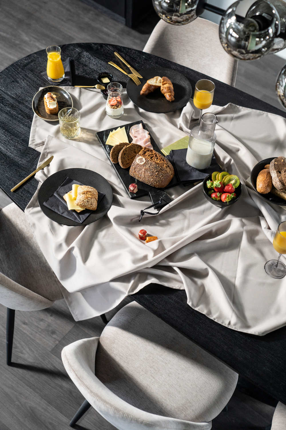 Table à manger piédestal en bois de manguier S
