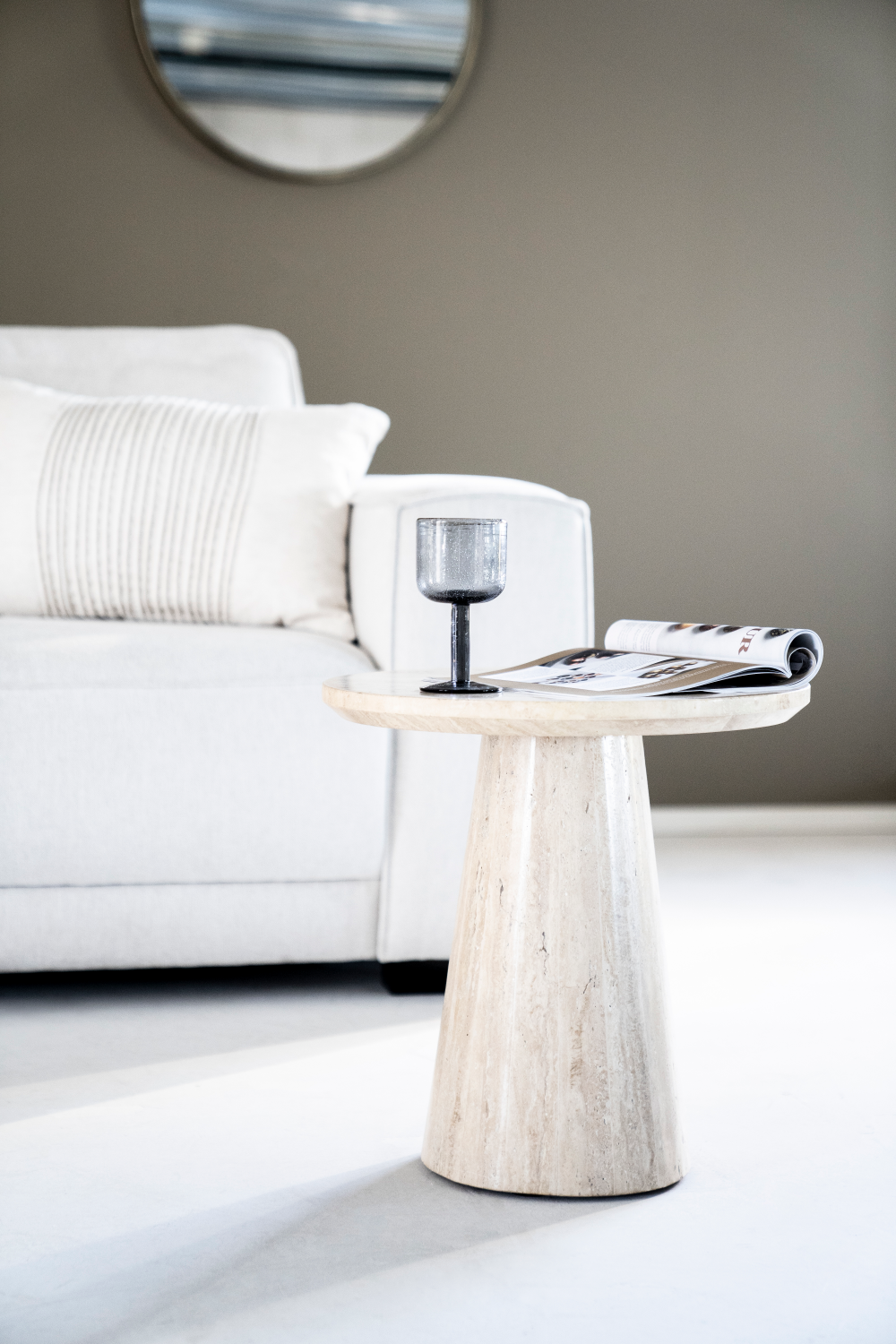 Table d'appoint piédestal en travertin