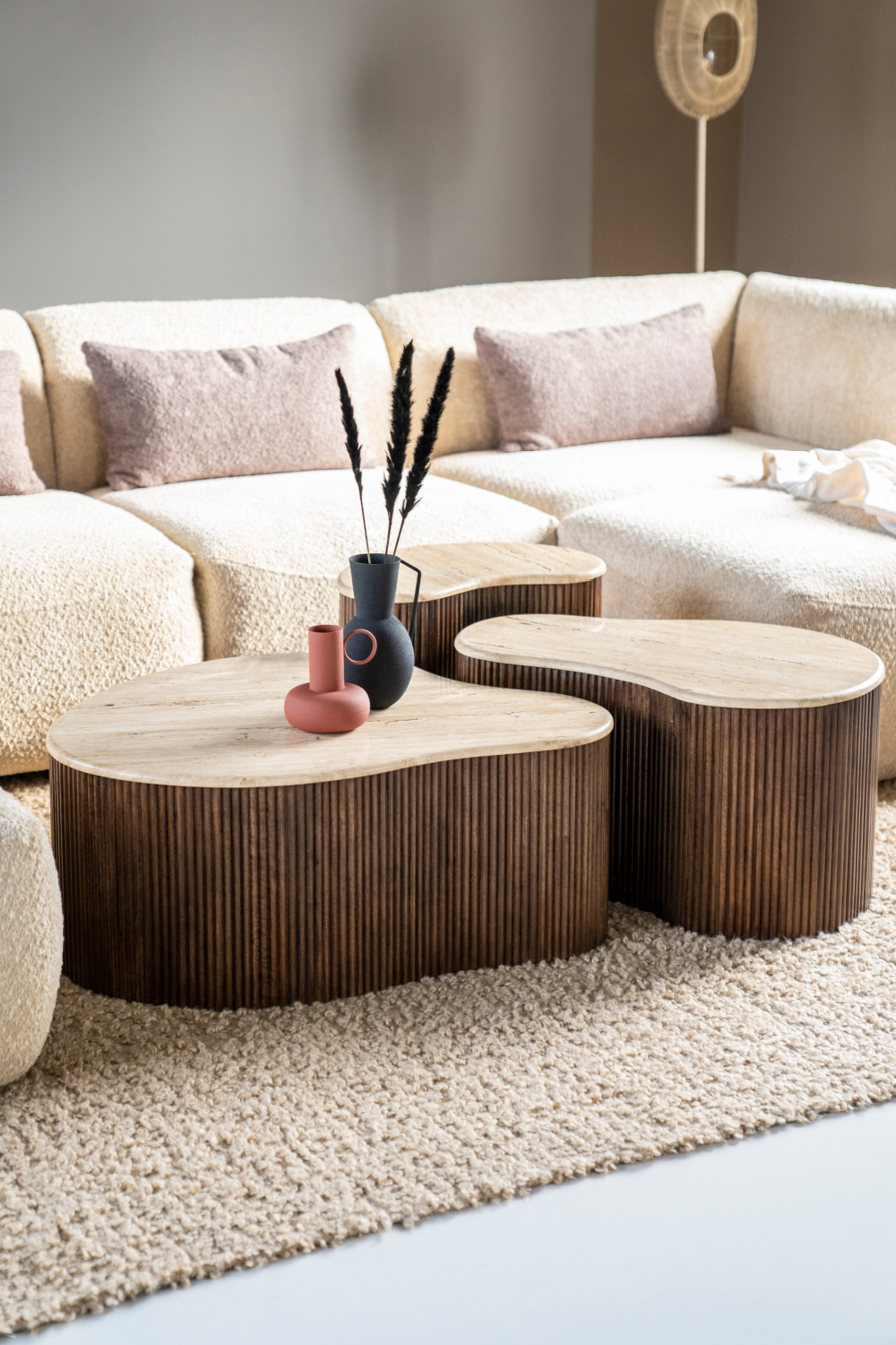 Table basse organique en travertin