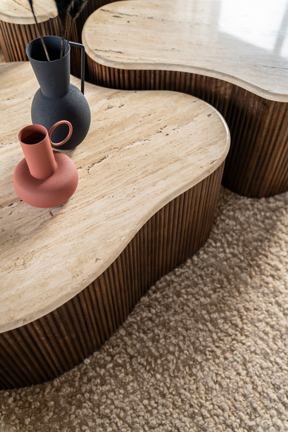Table basse organique en travertin