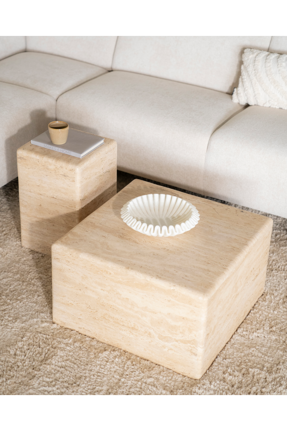 Table basse carrée en travertin