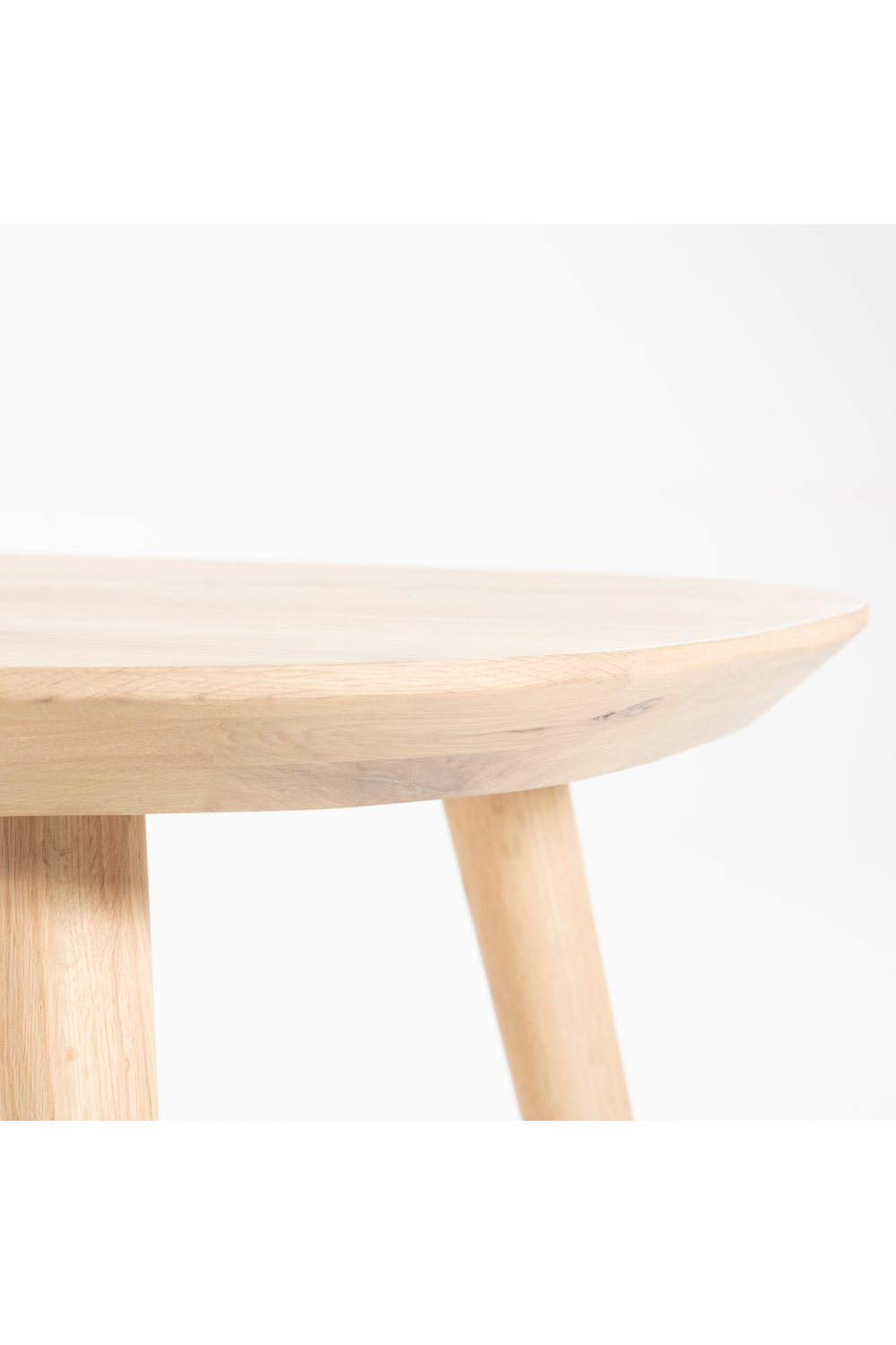 Table à manger ovale en chêne laqué
