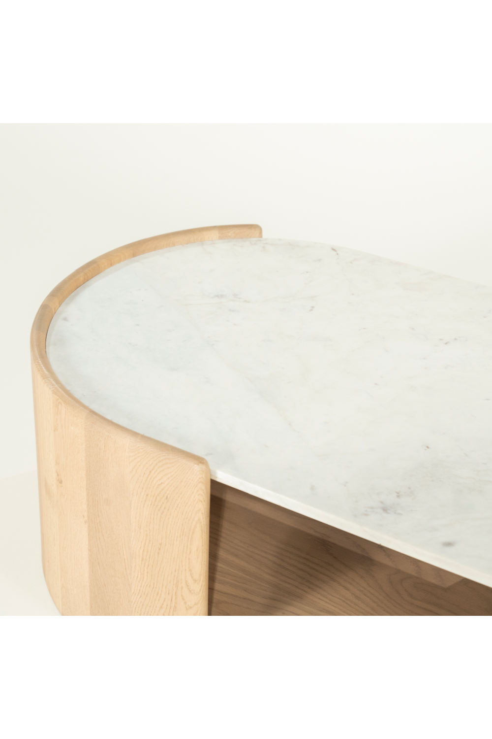 Table basse ovale en marbre blanc