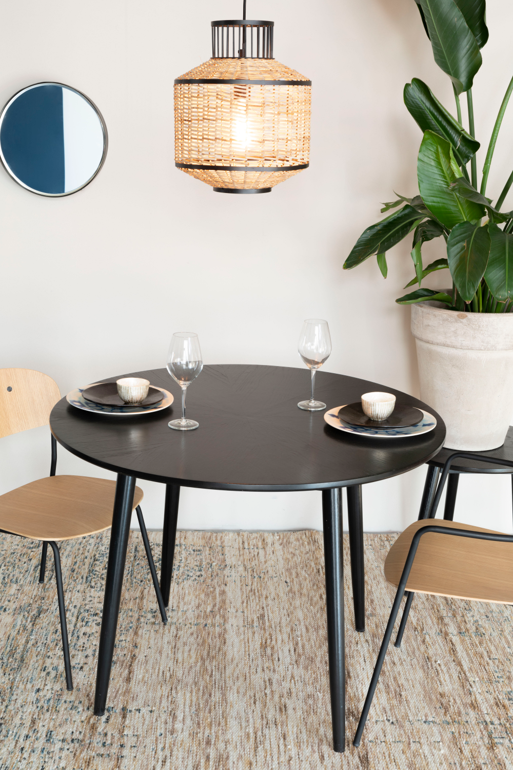 Table à manger ronde en bois noir