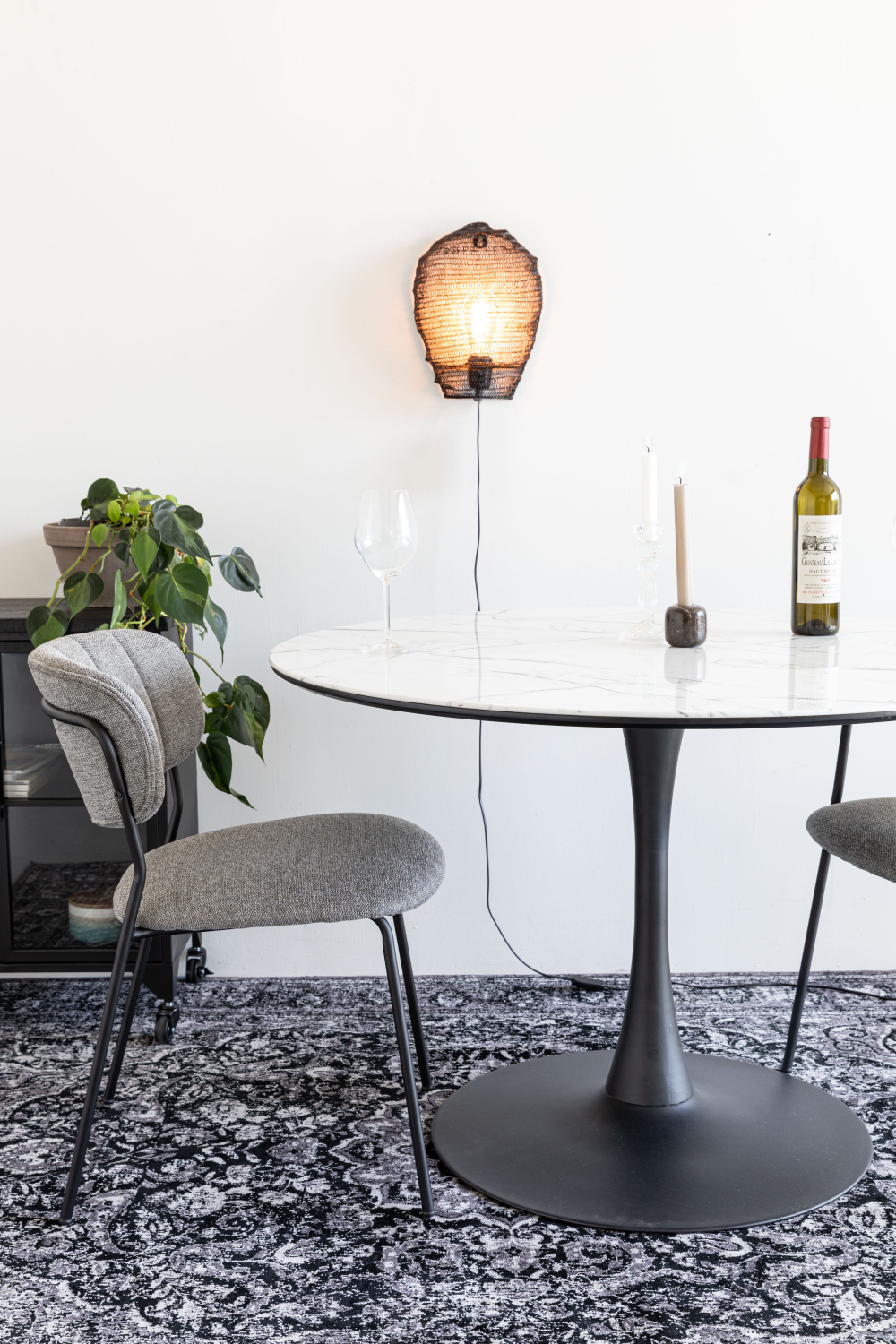Table de salle à manger à pied central avec finition marbre