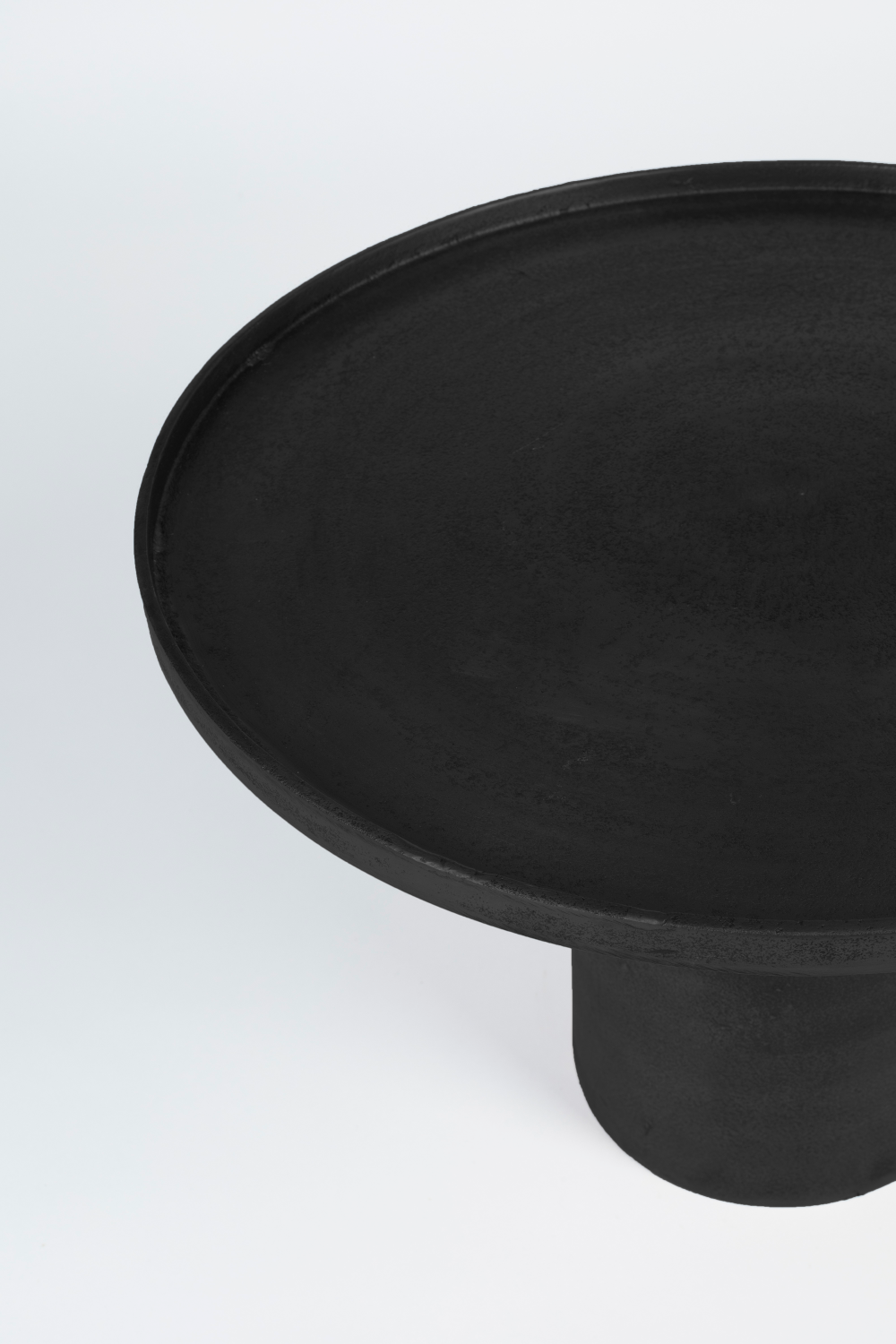 Table basse noire antique