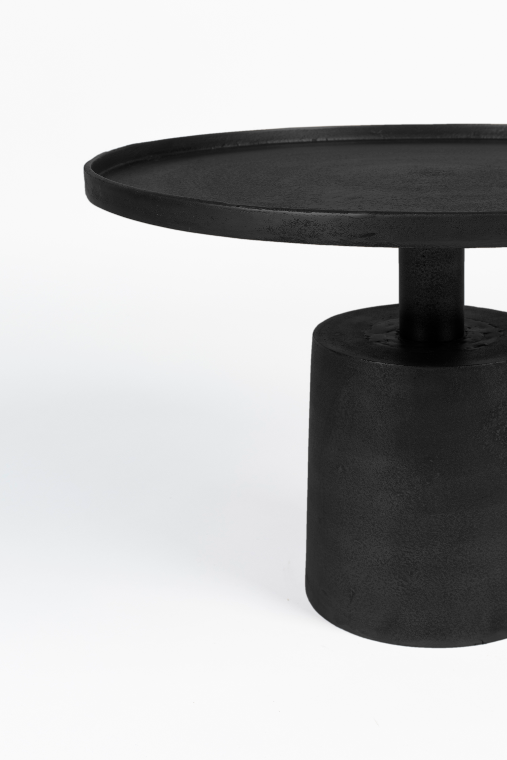 Table basse noire antique