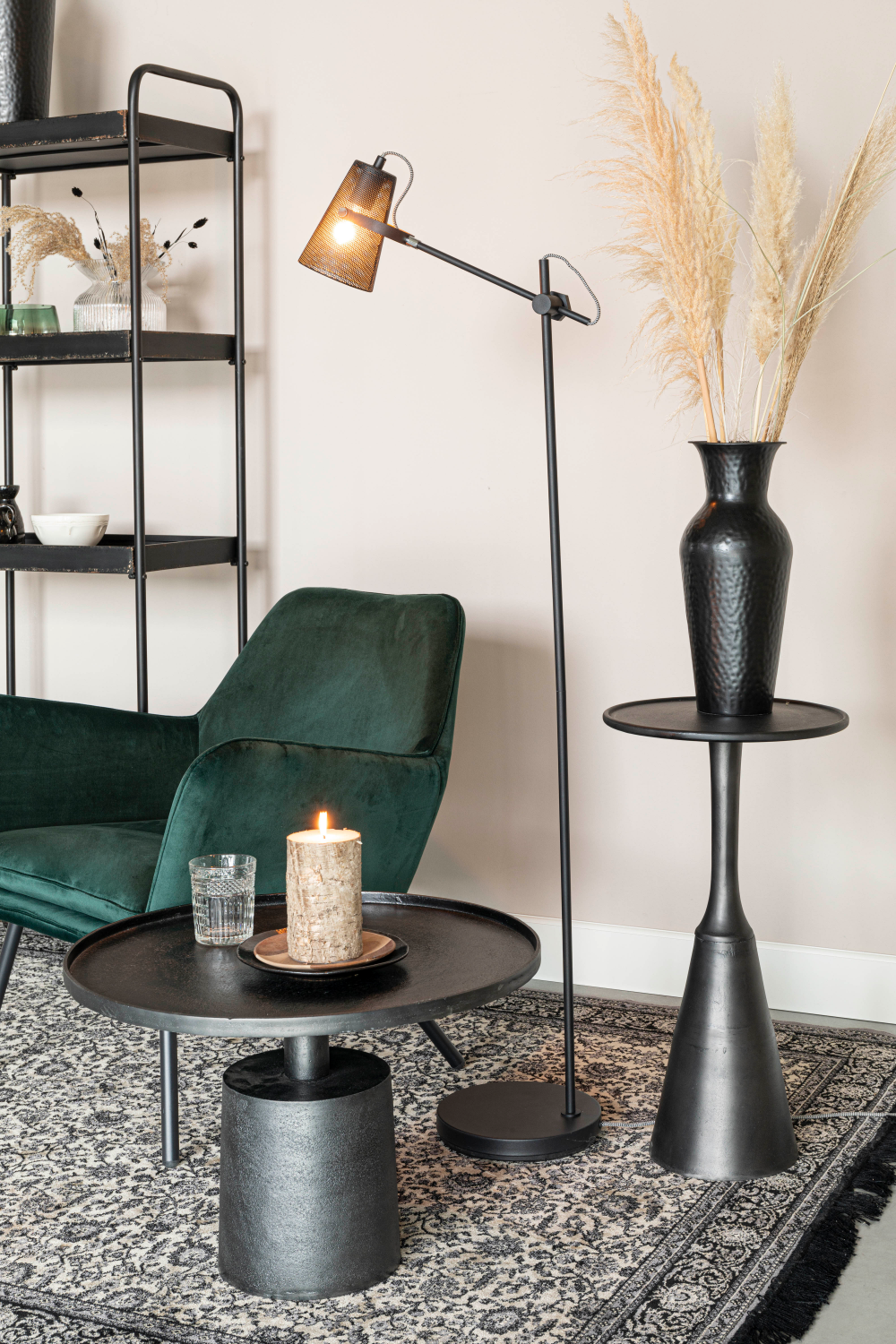 Table basse noire antique