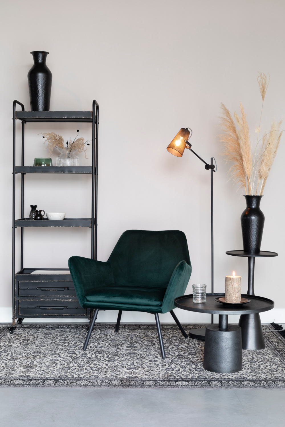 Table basse noire antique