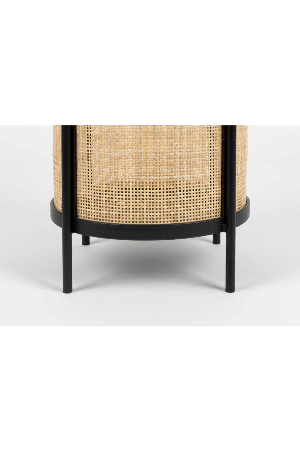 Table d'appoint avec accents en rotin
