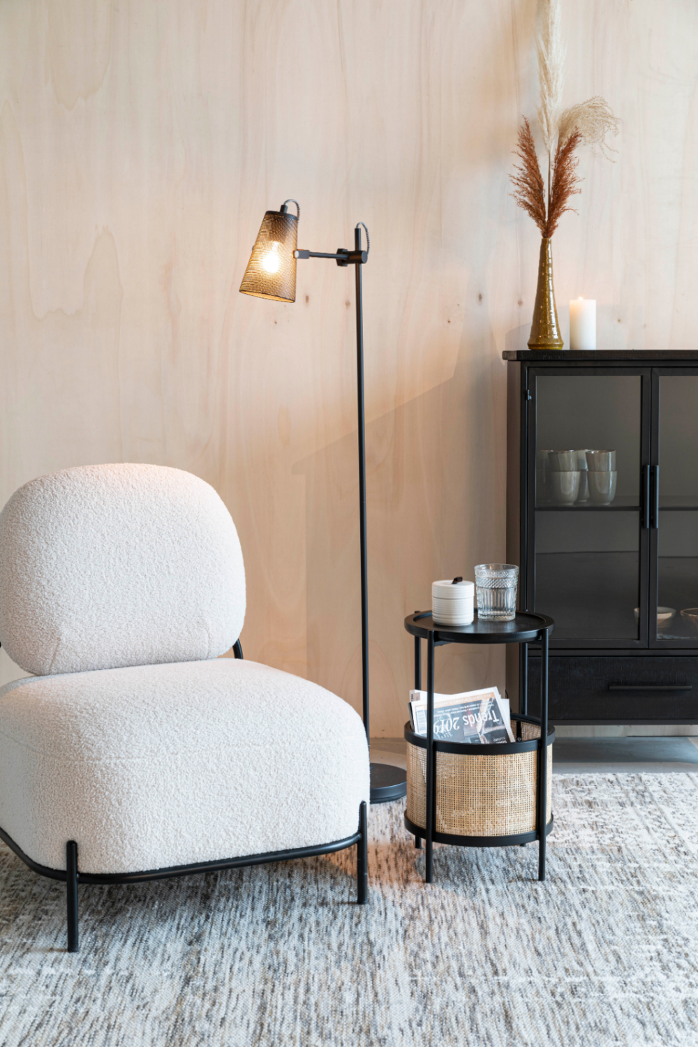 Table d'appoint avec accents en rotin
