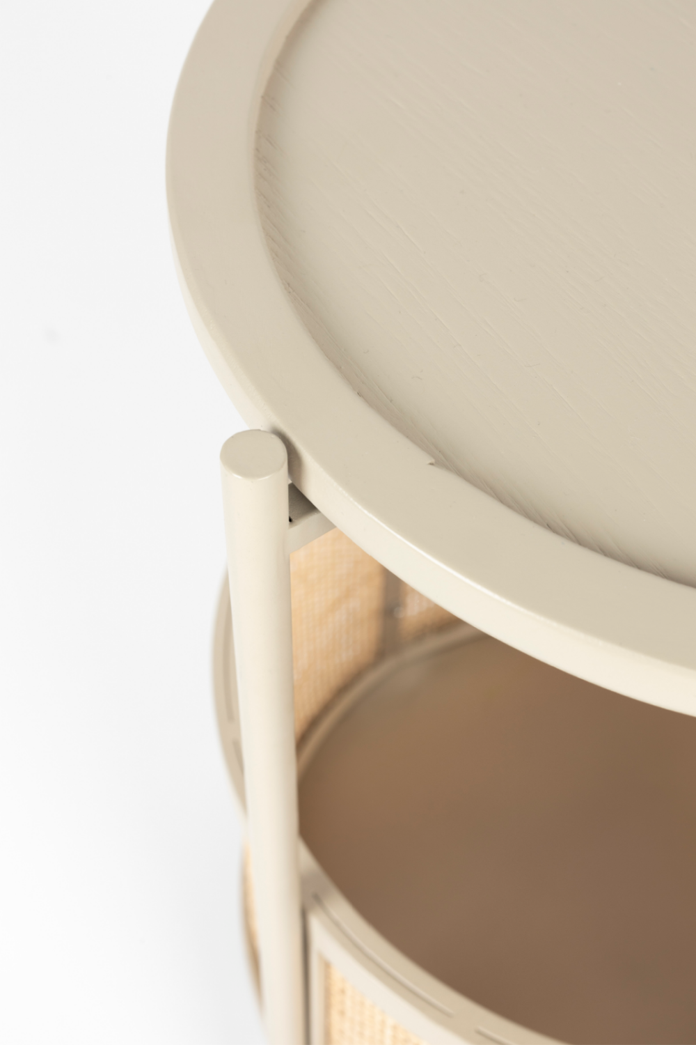 Table d'appoint avec accents en rotin