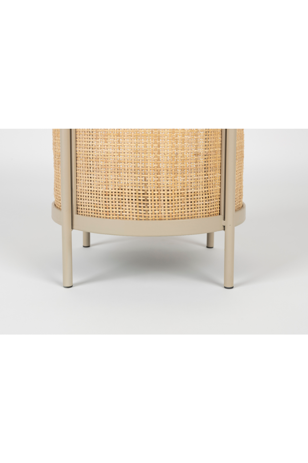 Table d'appoint avec accents en rotin