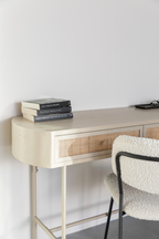 Console beige avec tiroirs