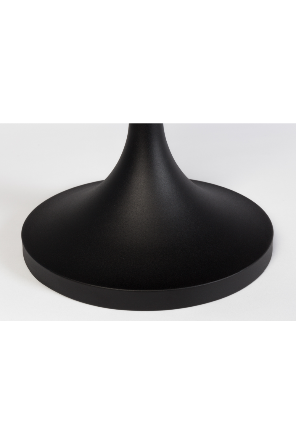 Table d'appoint trompette noire