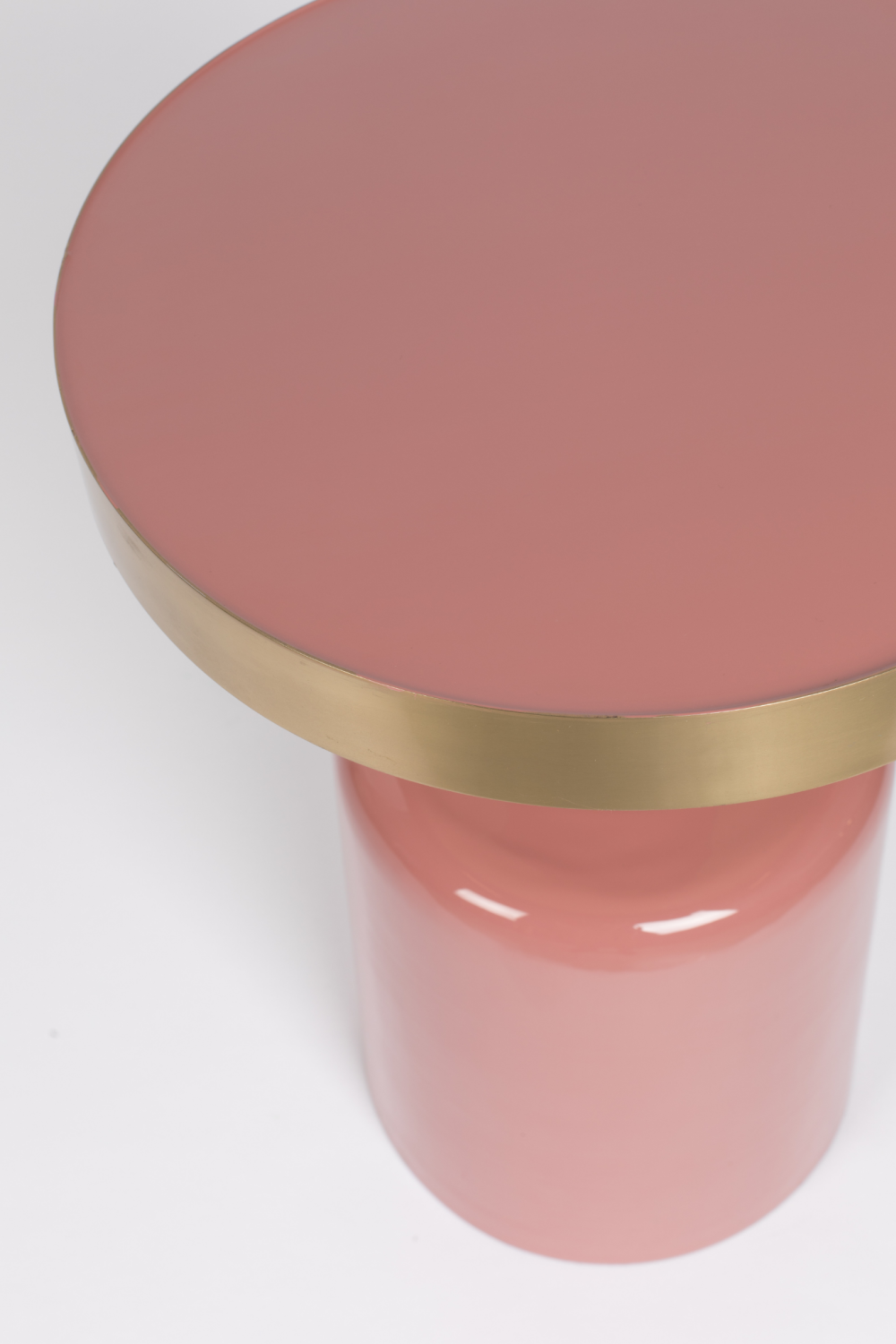 Table d'appoint sculpturale en émail rose