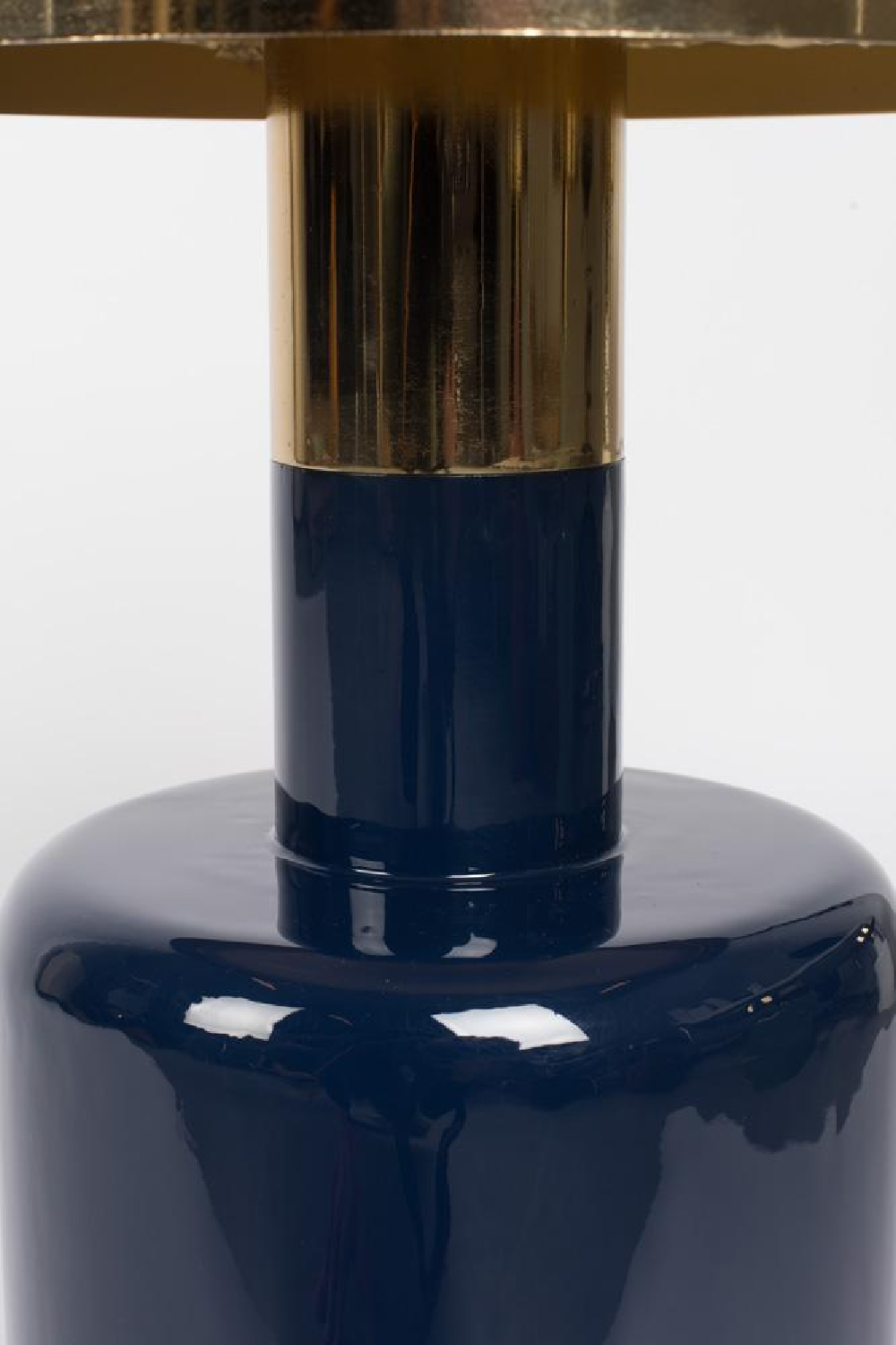 Table d'appoint sculpturale en émail bleu