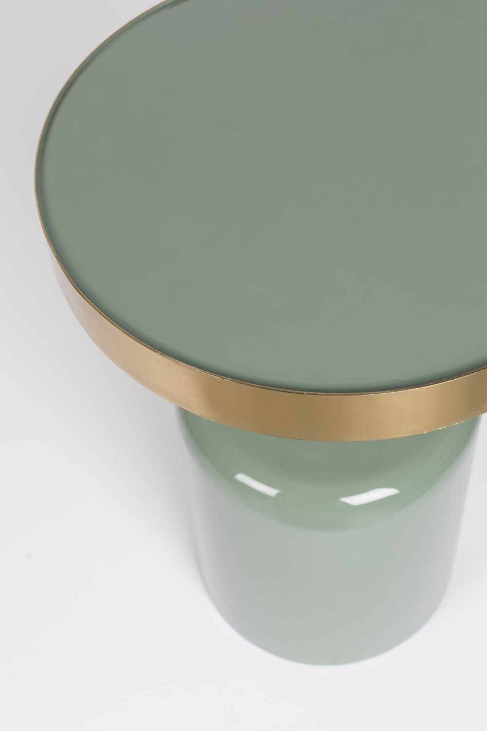 Table d'appoint sculpturale en émail vert
