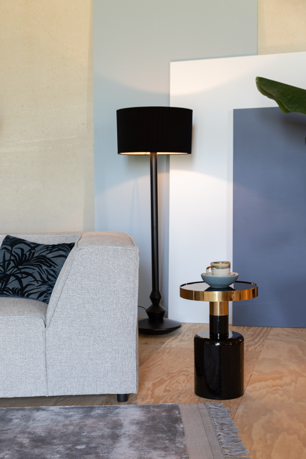 Table d'appoint sculpturale en émail noir