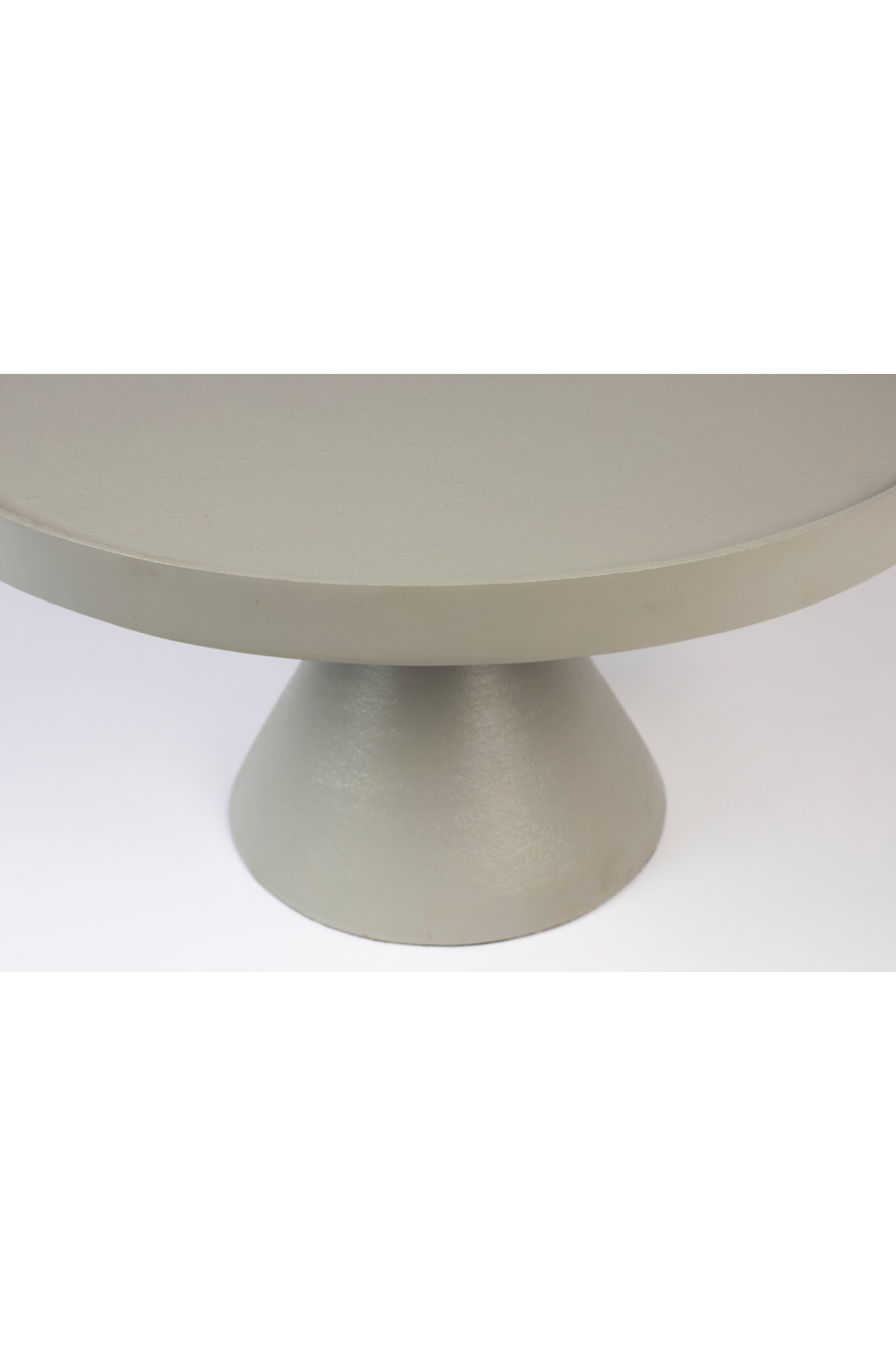Table basse à piètement conique