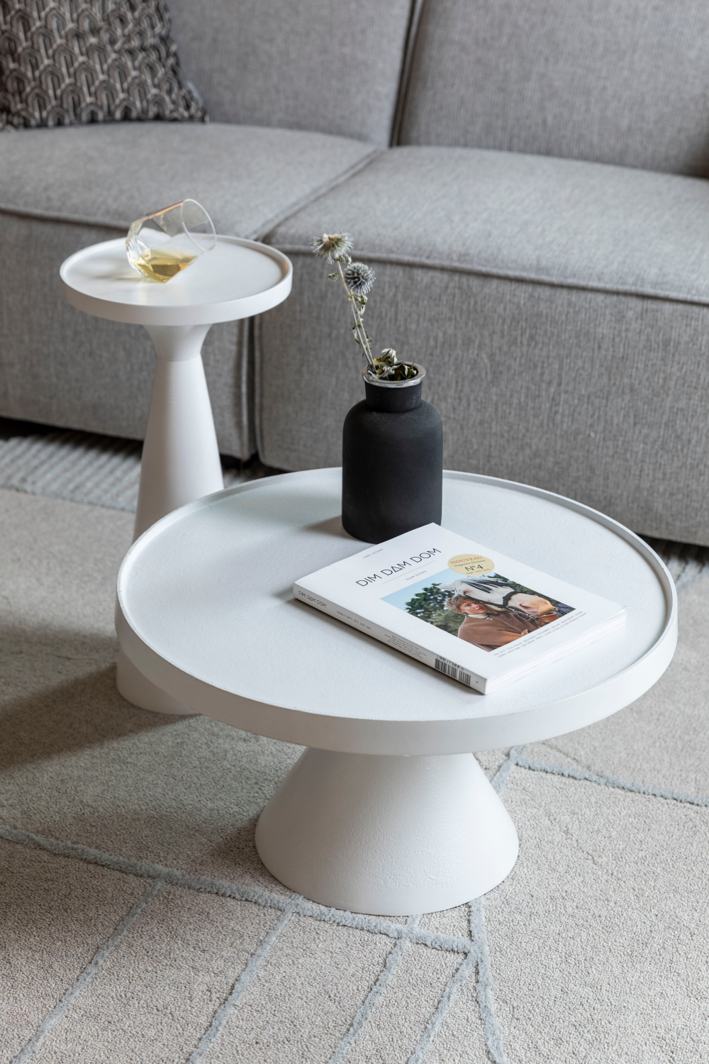 Table basse à piètement conique